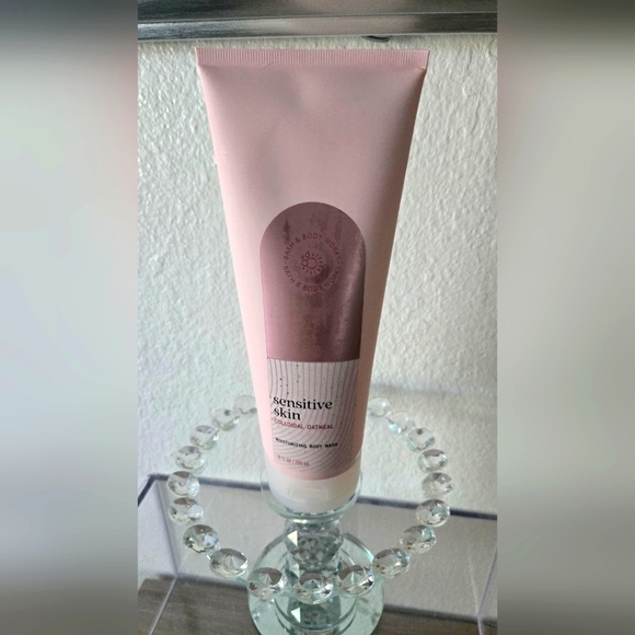 Sensitive Skin Oatmeal Body Wash • Bath & Body Works - Picture 6 of 7